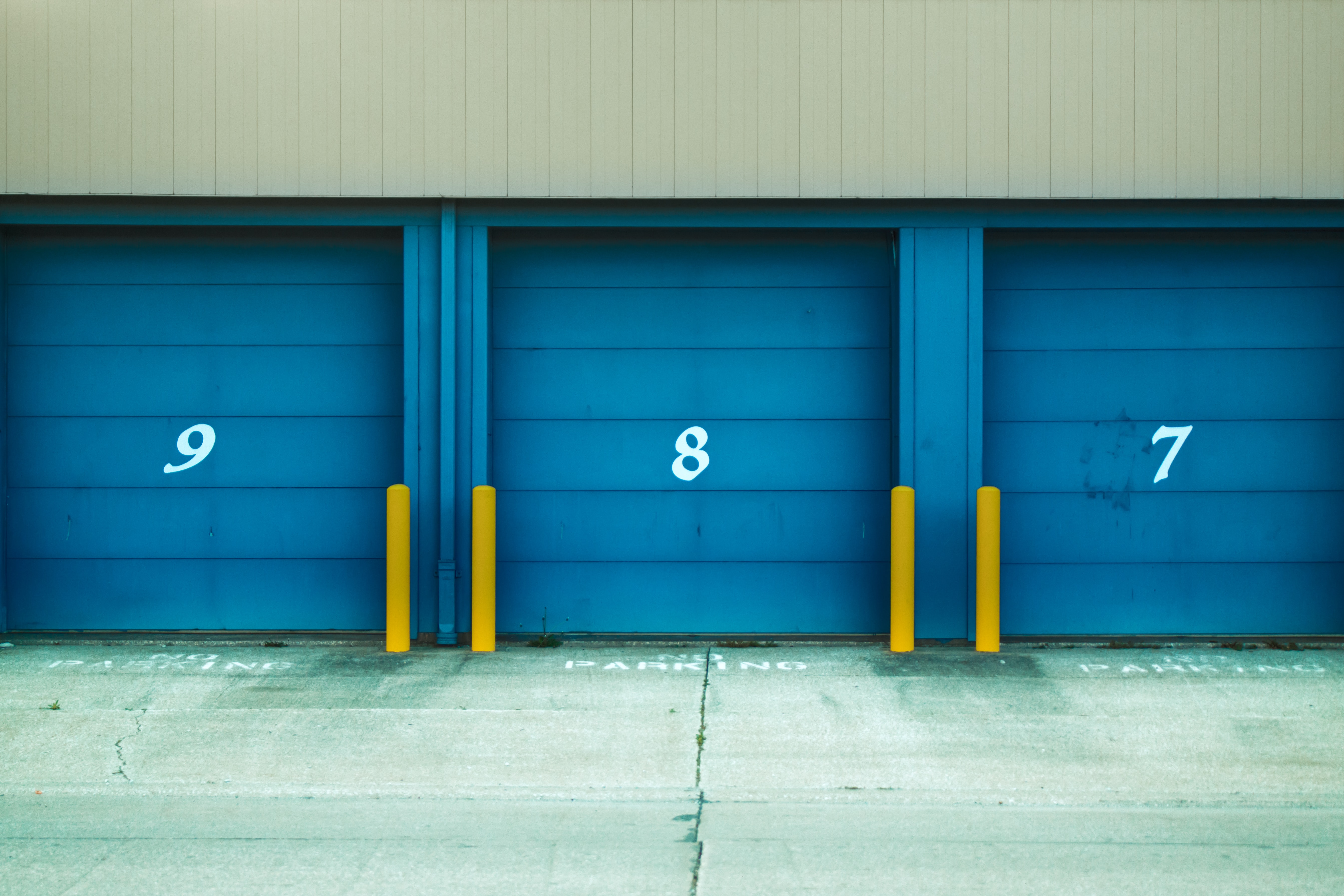 Choosing Electric Operators for Commercial Doors: Speed, Safety, and ROI