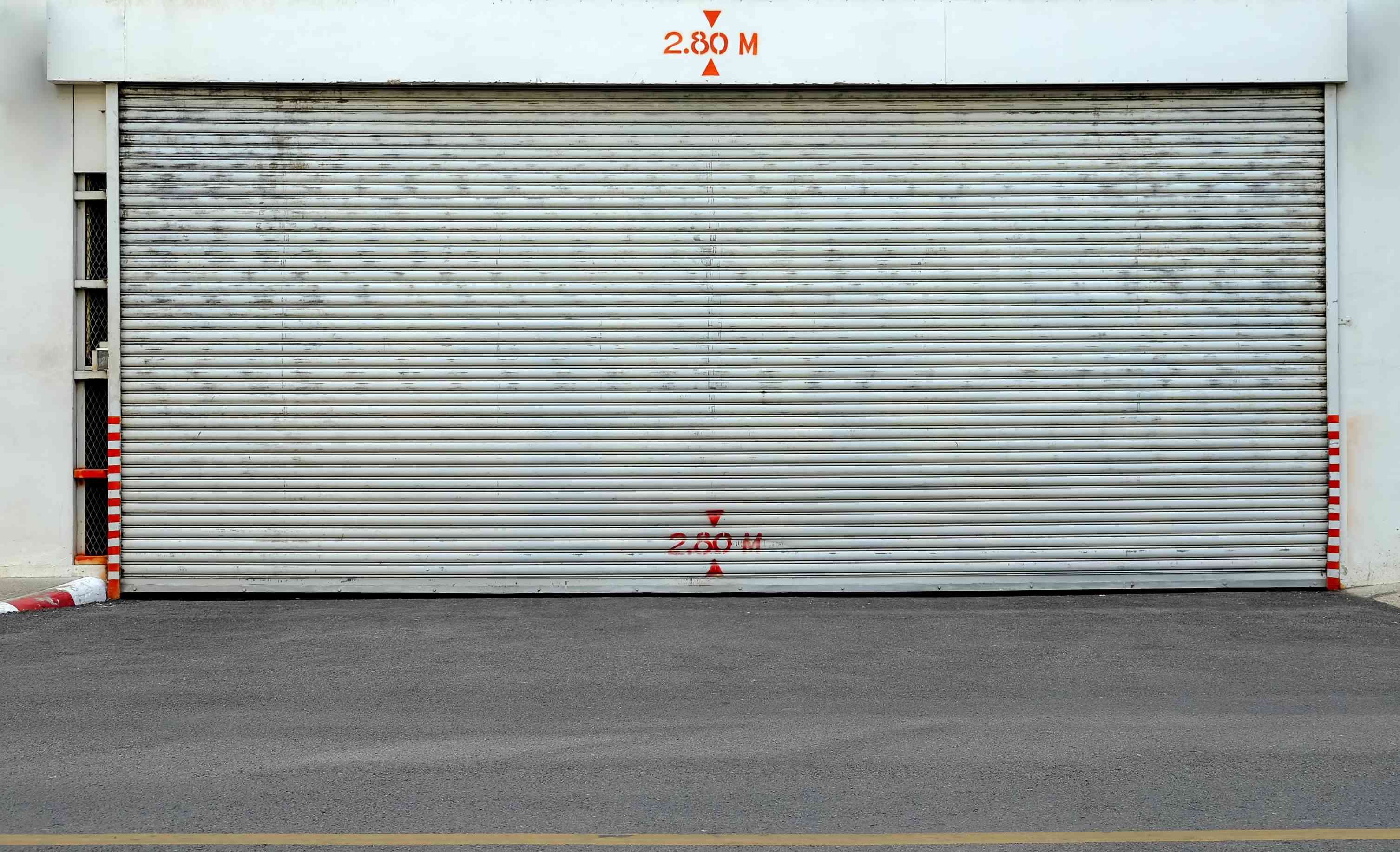 garage door on the street PRFHHYV1
