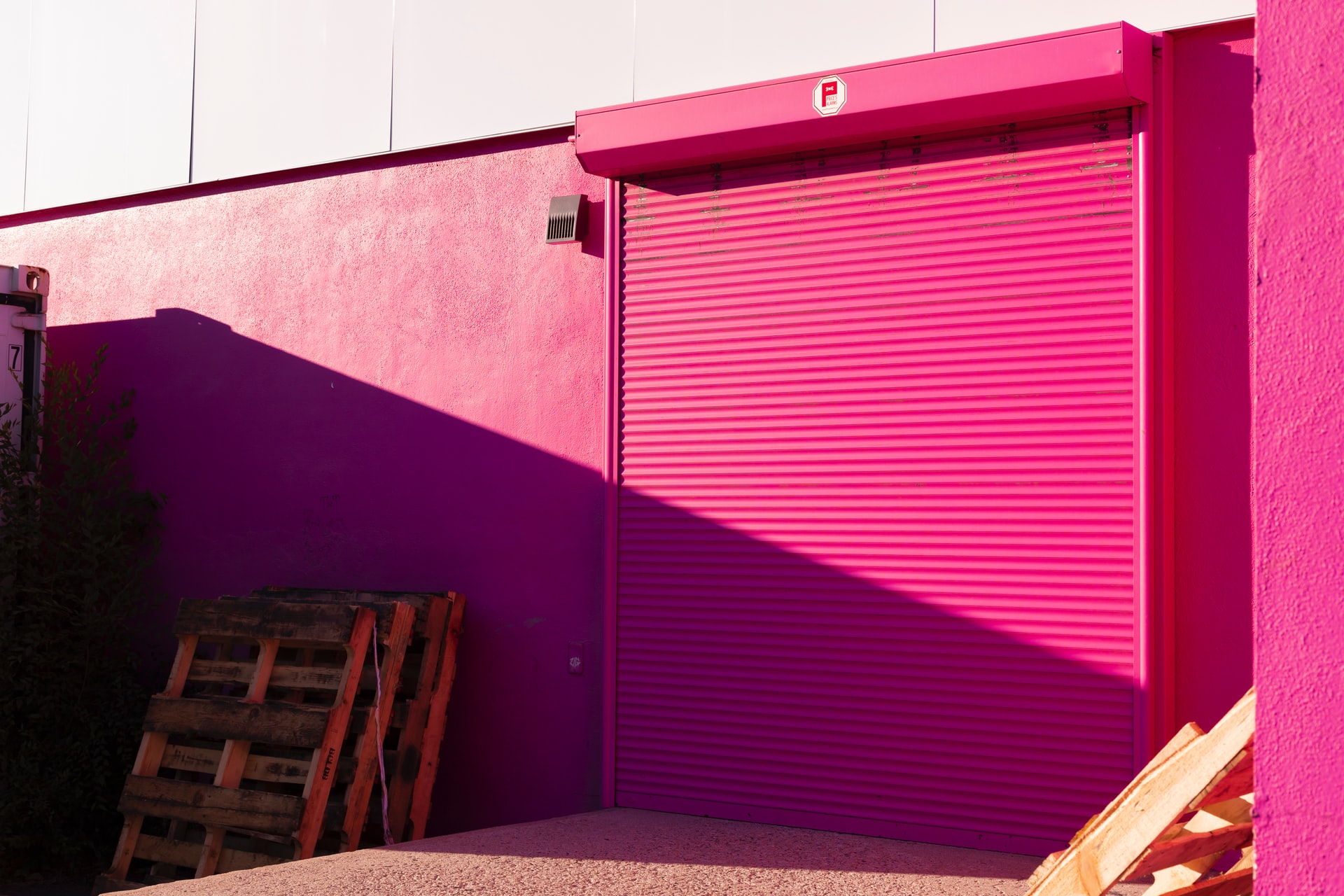 Why You Need a Versatile Professional for Garage Door Repair image alex-middleton-8Fkznf6xkG0-unsplash Why You Need a Versatile Professional for Garage Door Repair