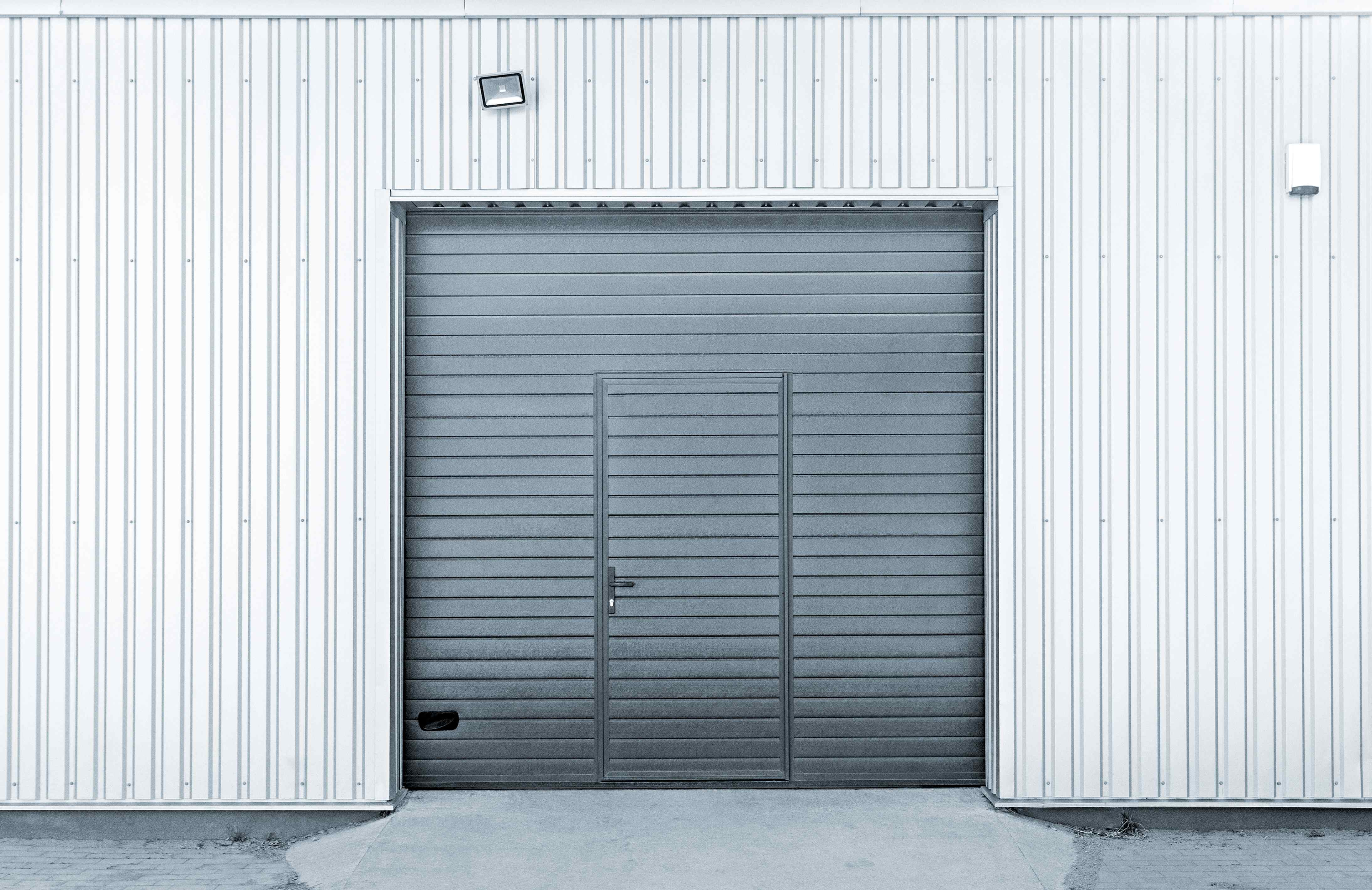 Modern Garage Doors for Your Modern Home image modern-garage-door Modern Garage Doors for Your Modern Home